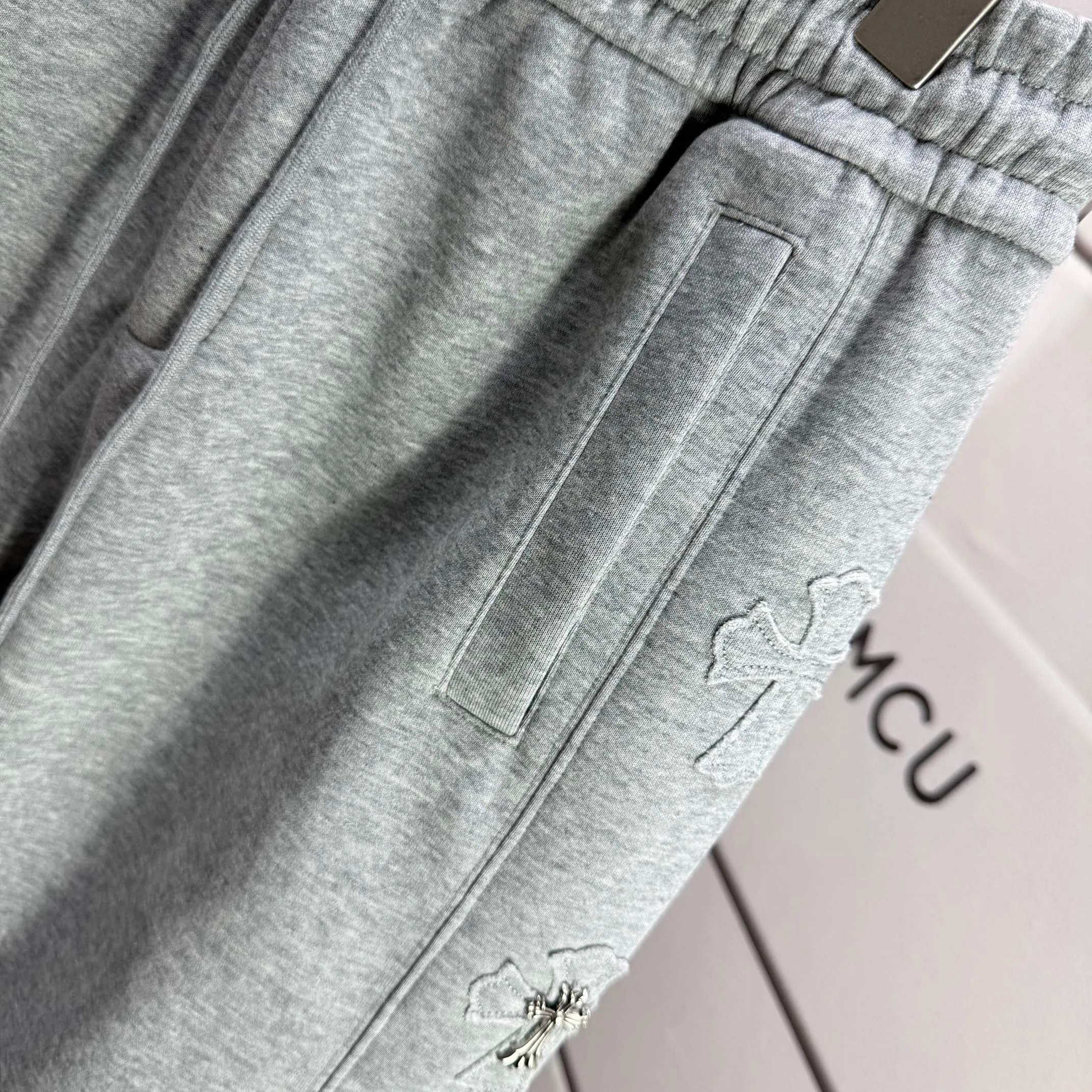 P310 Chrome Hearts* 2꯭0꯭2꯭5 new autumn pants, embroidered casual simple sweatpants, same style for men and women, Chrome Hearts. The fabric is made of 380g high-density double-sided Chinese custom fabric. It does not deform or shrink. The three-dimensional drape is amazing. Color: Black Gray Size: M-XXXL